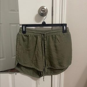 Love tree linen shorts